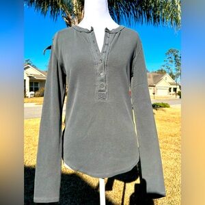 NWT🌷We The Free Black V-neck Long Sleeve Henley Top